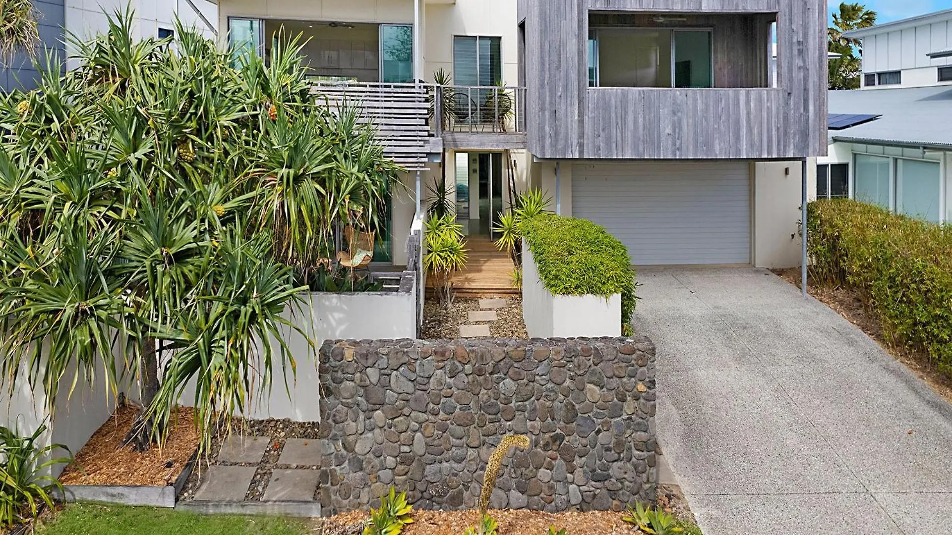 4 Mackay Street Dicky Beach Caloundra Holiday home